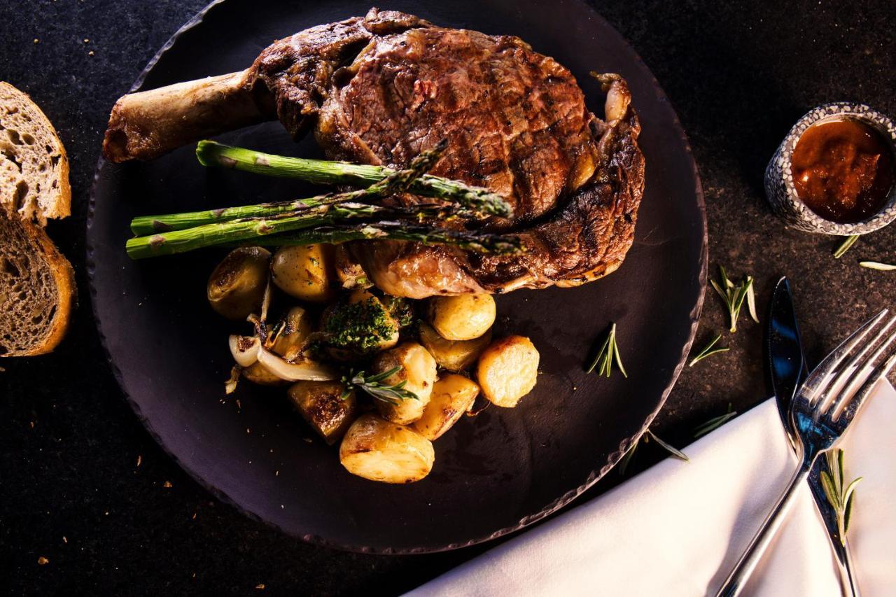 Krystal Grand Suites Insurgentes Mexico City Luaran gambar A steak with gnocchi and asparagus