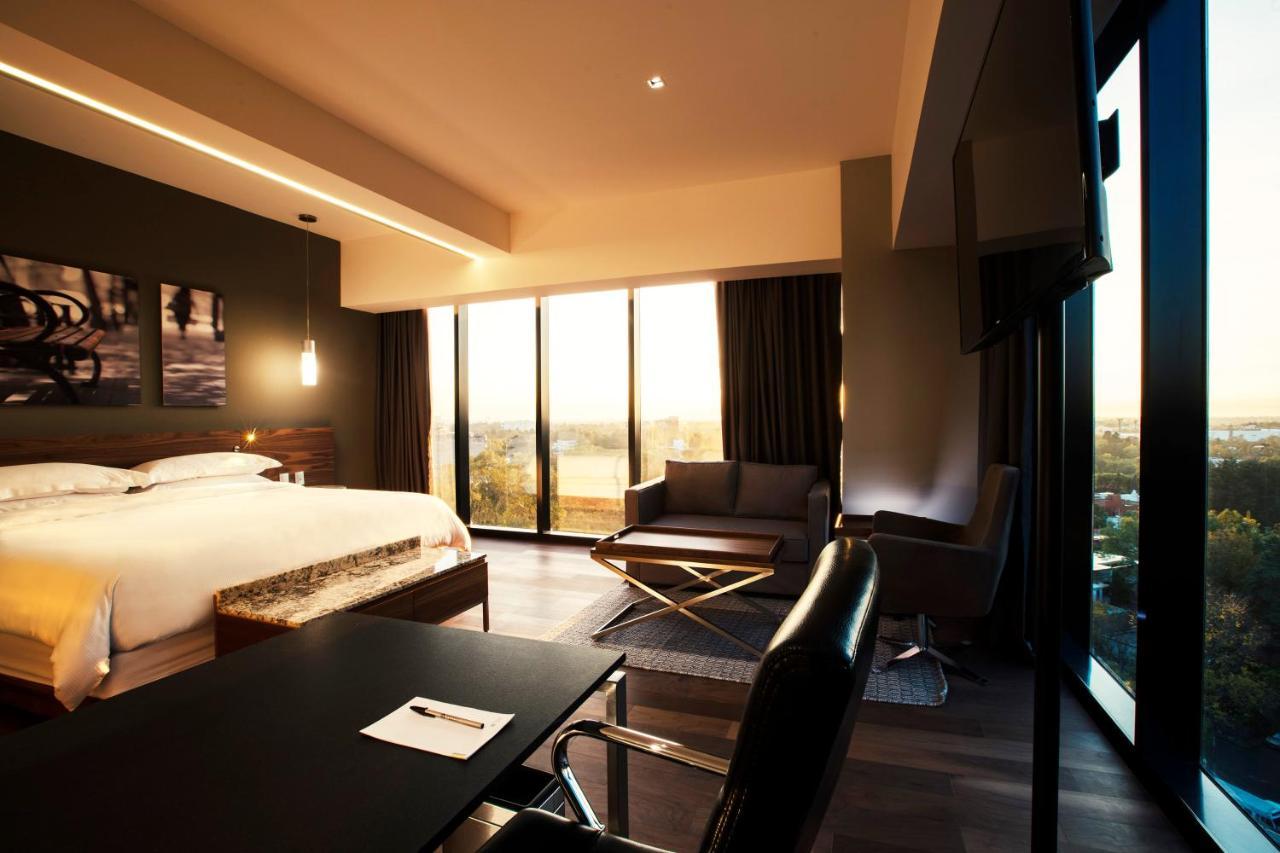 Krystal Grand Suites Insurgentes Mexico City Luaran gambar A room at the hotel