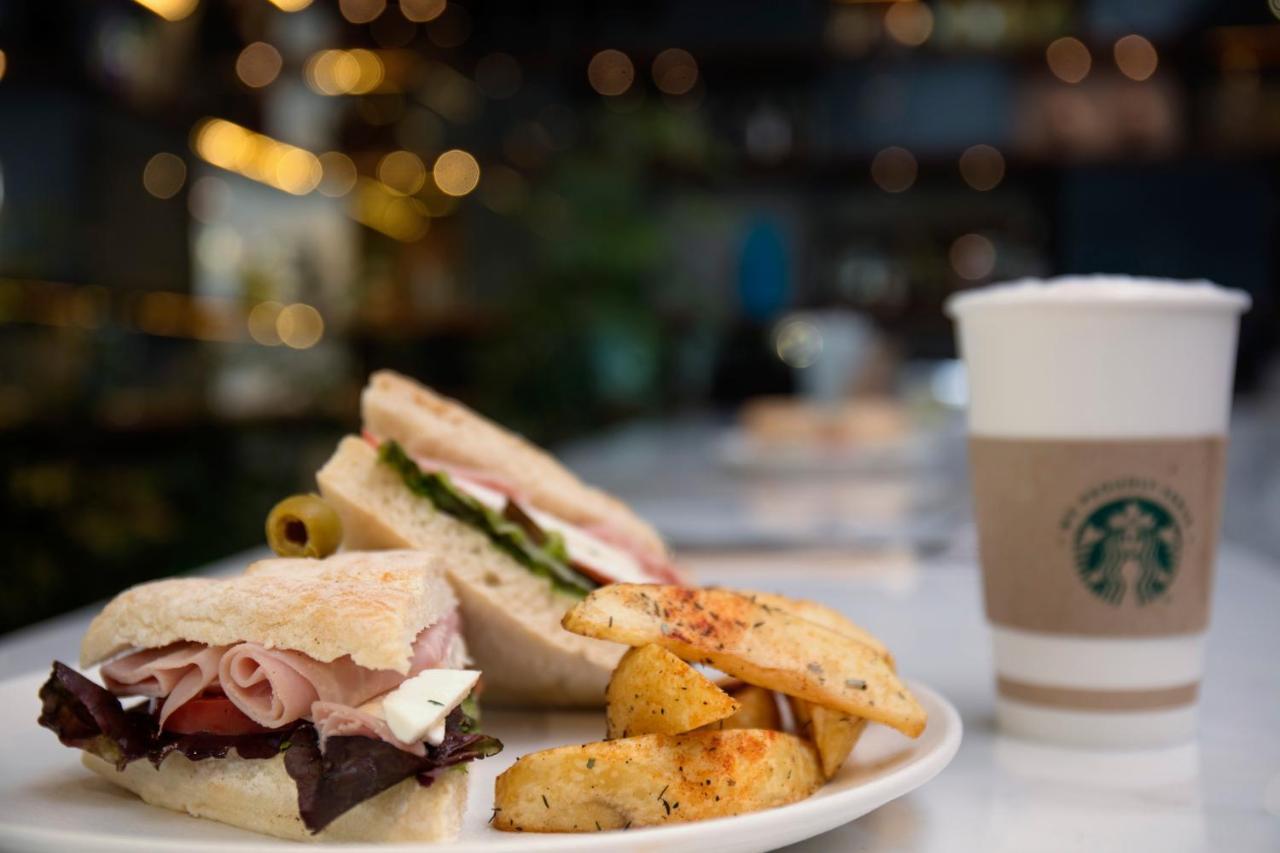 Krystal Grand Suites Insurgentes Mexico City Luaran gambar Starbucks food