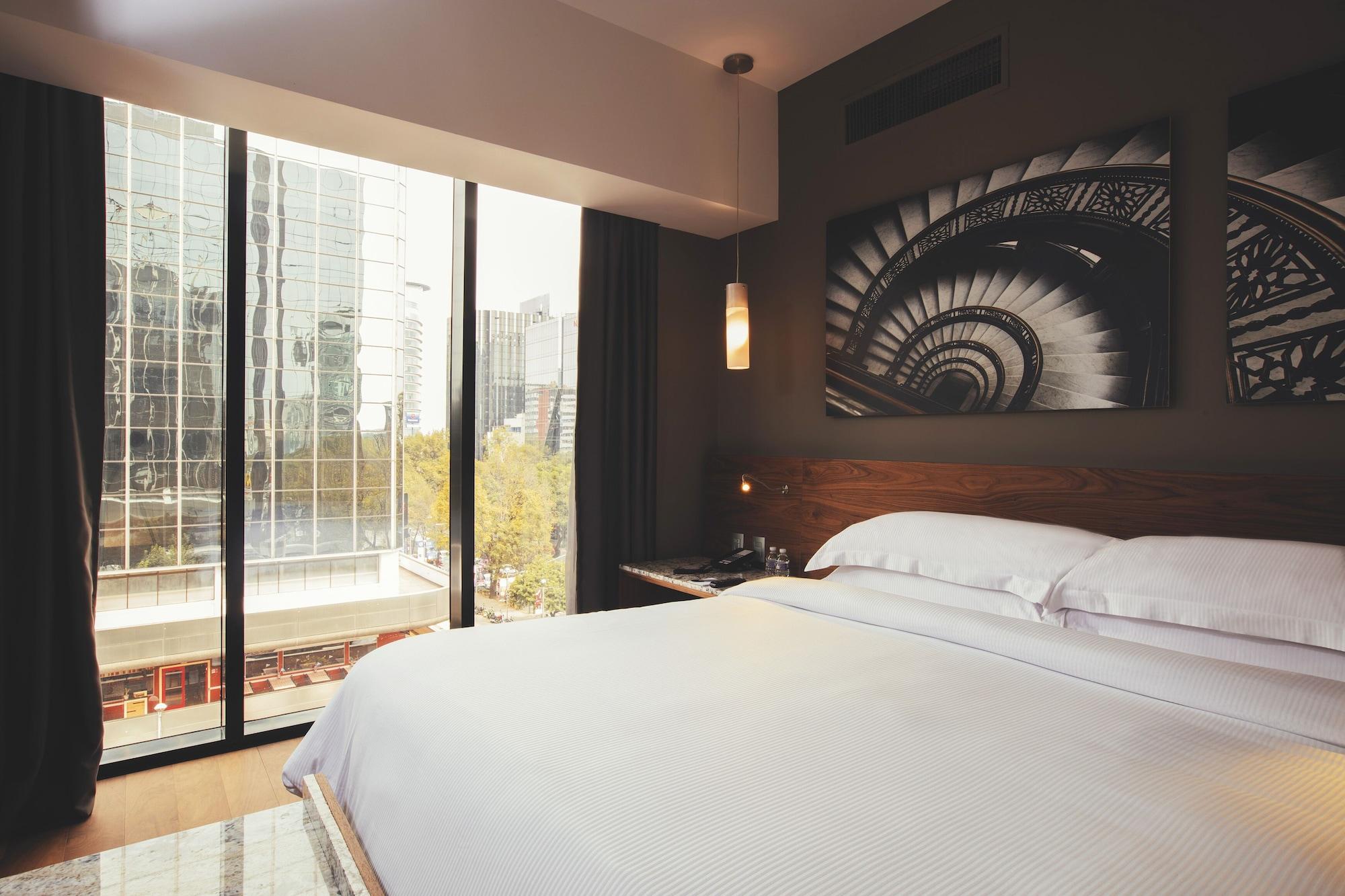Krystal Grand Suites Insurgentes Mexico City Luaran gambar A room at the hotel
