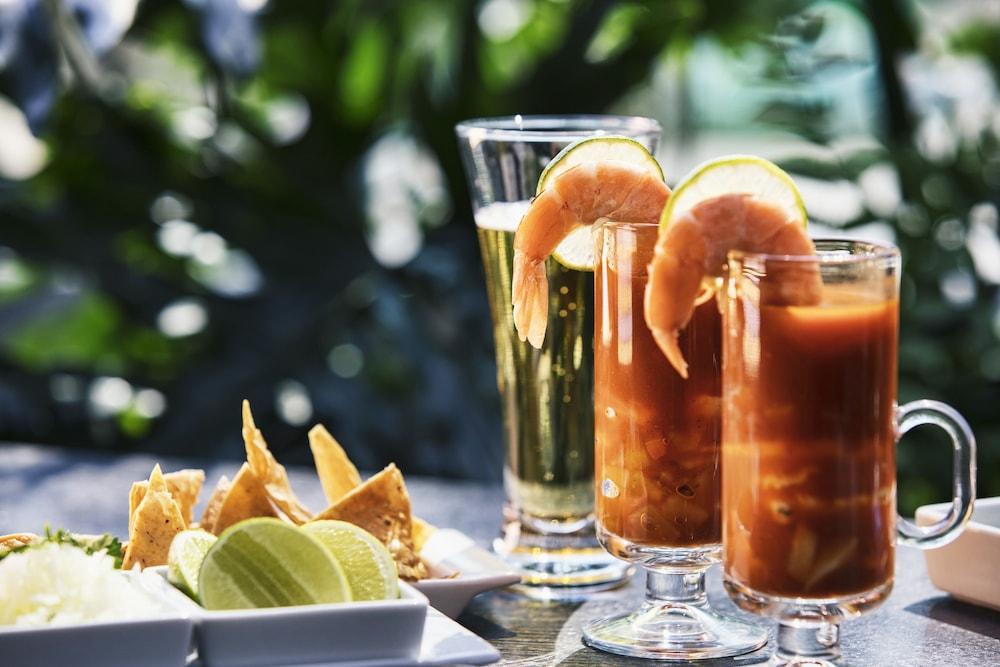 Krystal Grand Suites Insurgentes Mexico City Luaran gambar A shrimp cocktail