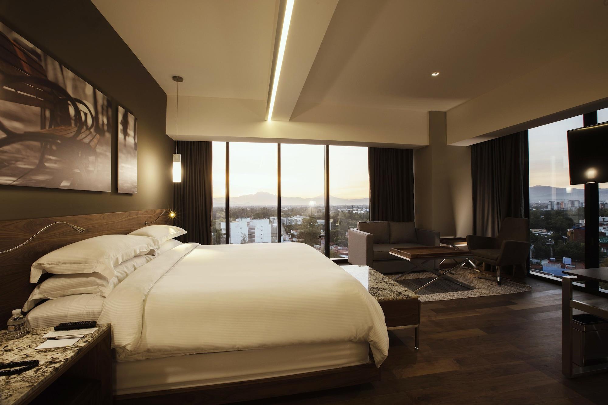 Krystal Grand Suites Insurgentes Mexico City Luaran gambar A guest room at the hotel