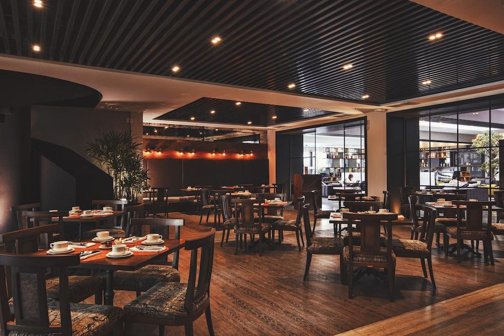 Krystal Grand Suites Insurgentes Mexico City Luaran gambar The interior of the restaurant