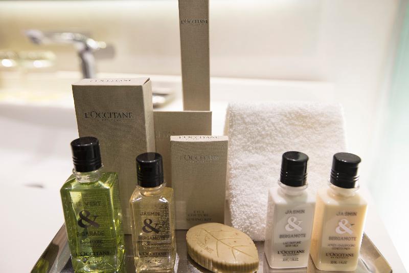 Krystal Grand Suites Insurgentes Mexico City Luaran gambar L'Occitane products