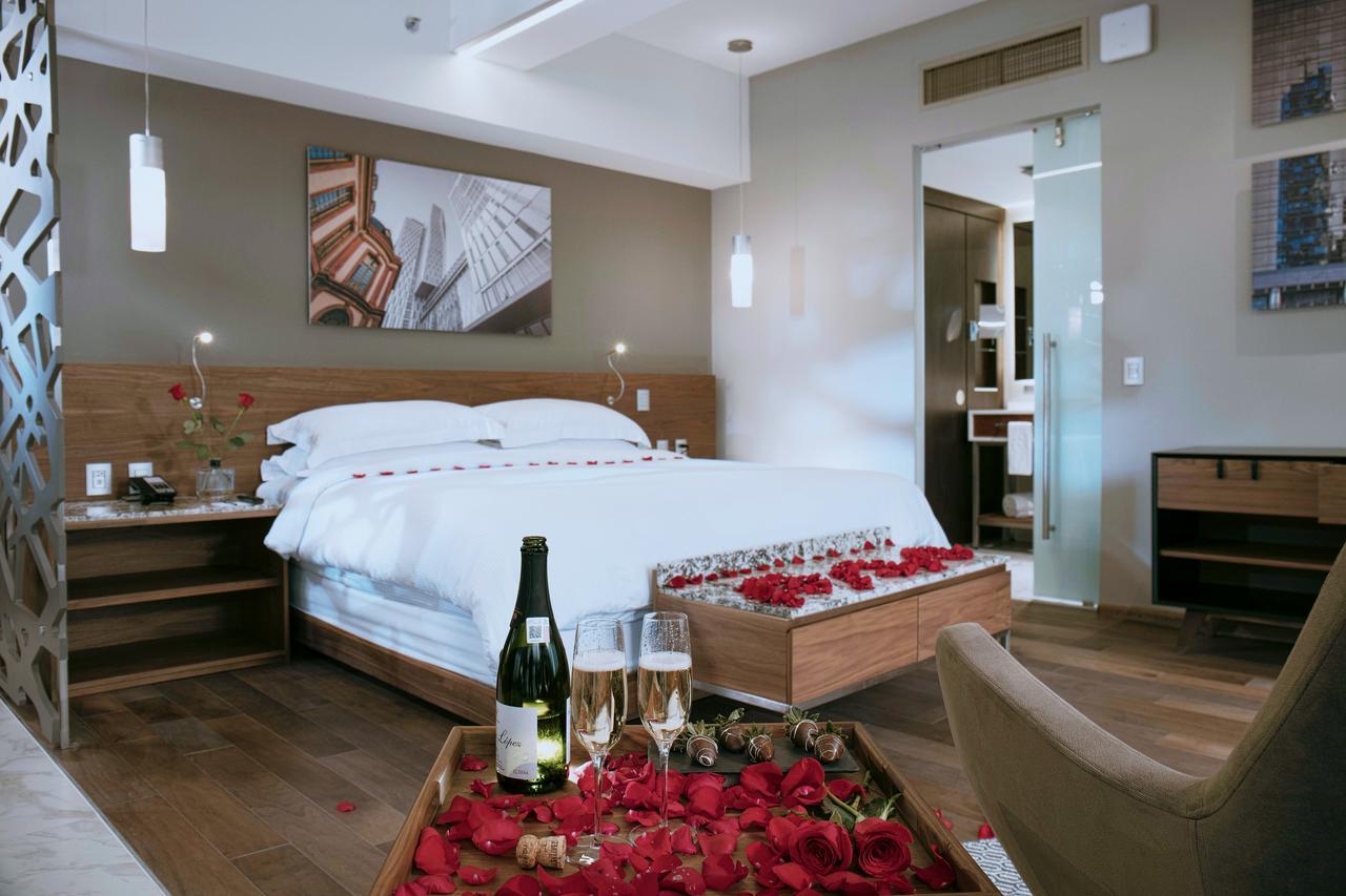 Krystal Grand Suites Insurgentes Mexico City Luaran gambar A suite at the hotel